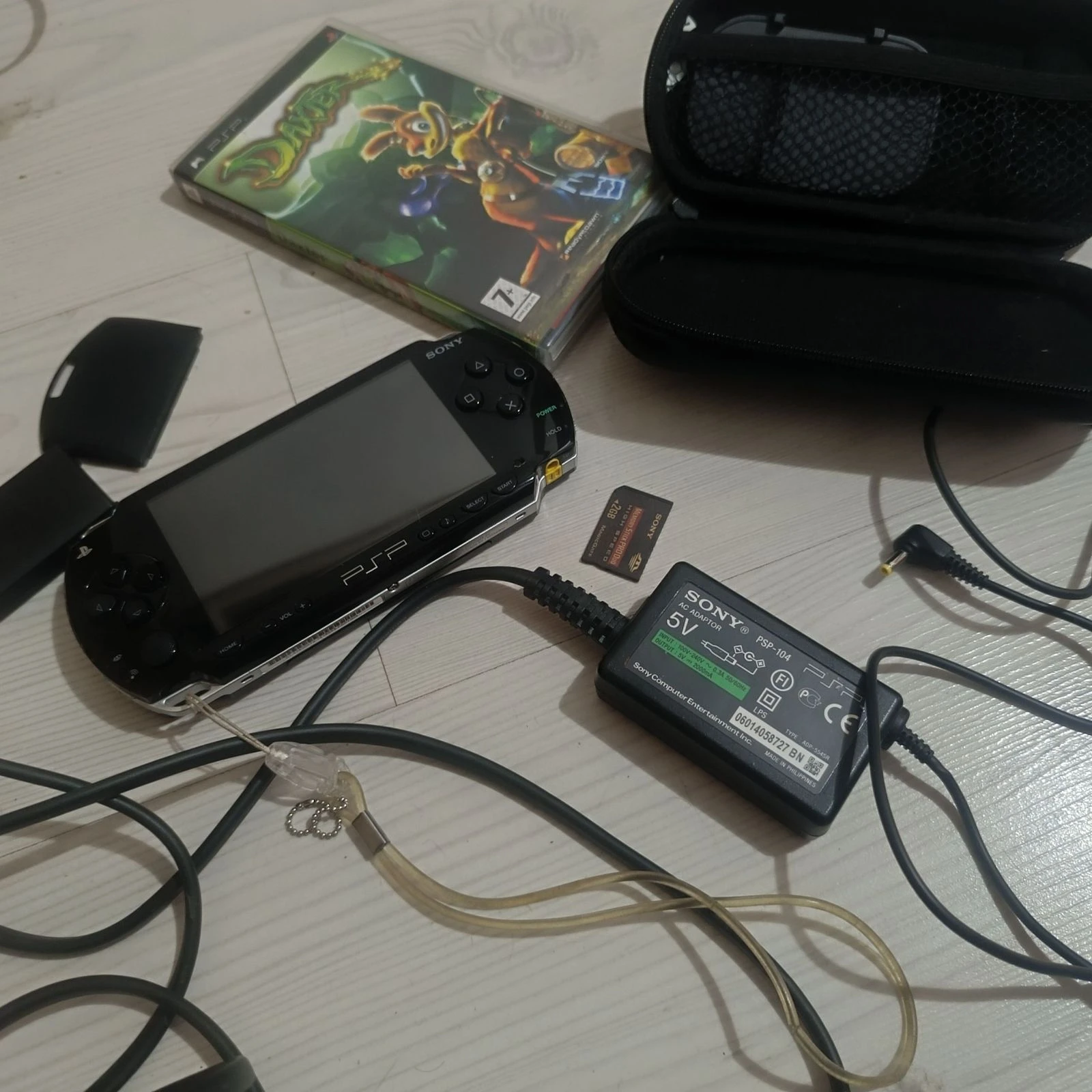 Pack Sony PSP + étui rigide + chargeur d'origine + carte 2 Go + 5 jeux – photo 11
